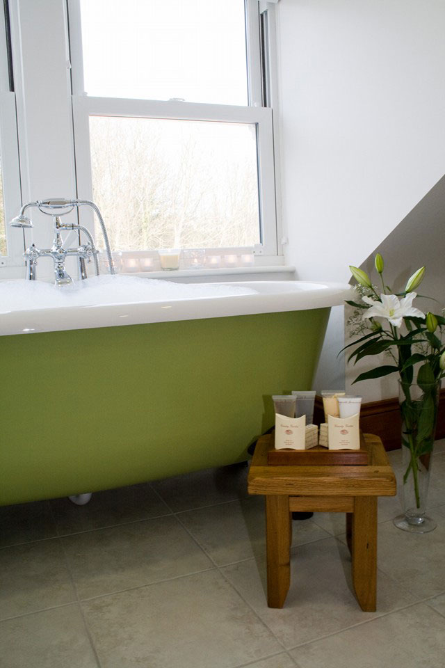 Style Plumbing & Heating roll top bath